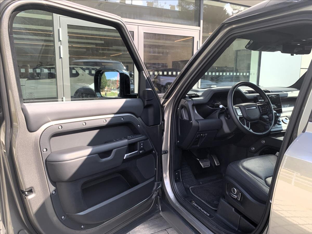 Land Rover Defender SUV 3,0 l 221 kw