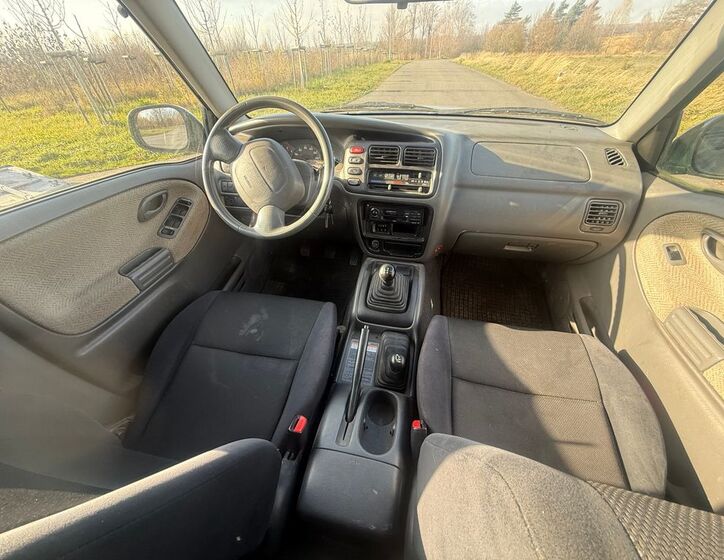 Suzuki Grand Vitara 13