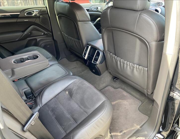 Porsche Cayenne 20