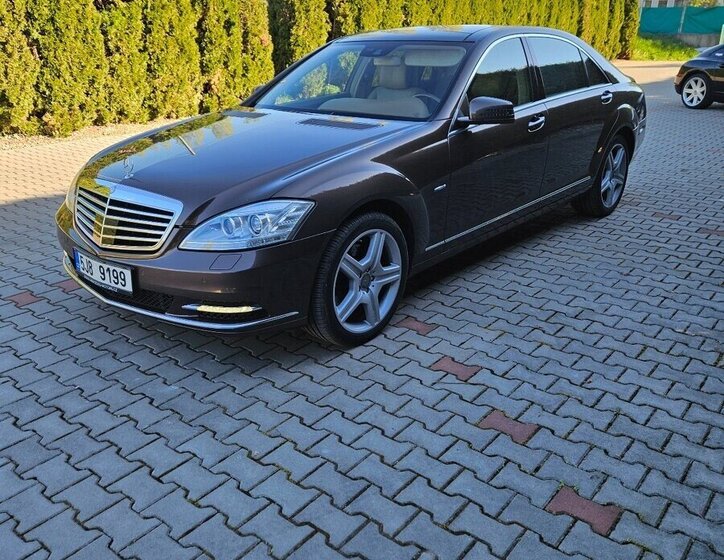 Mercedes-Benz Ostatní Sedan / Limuzína 0,0 0