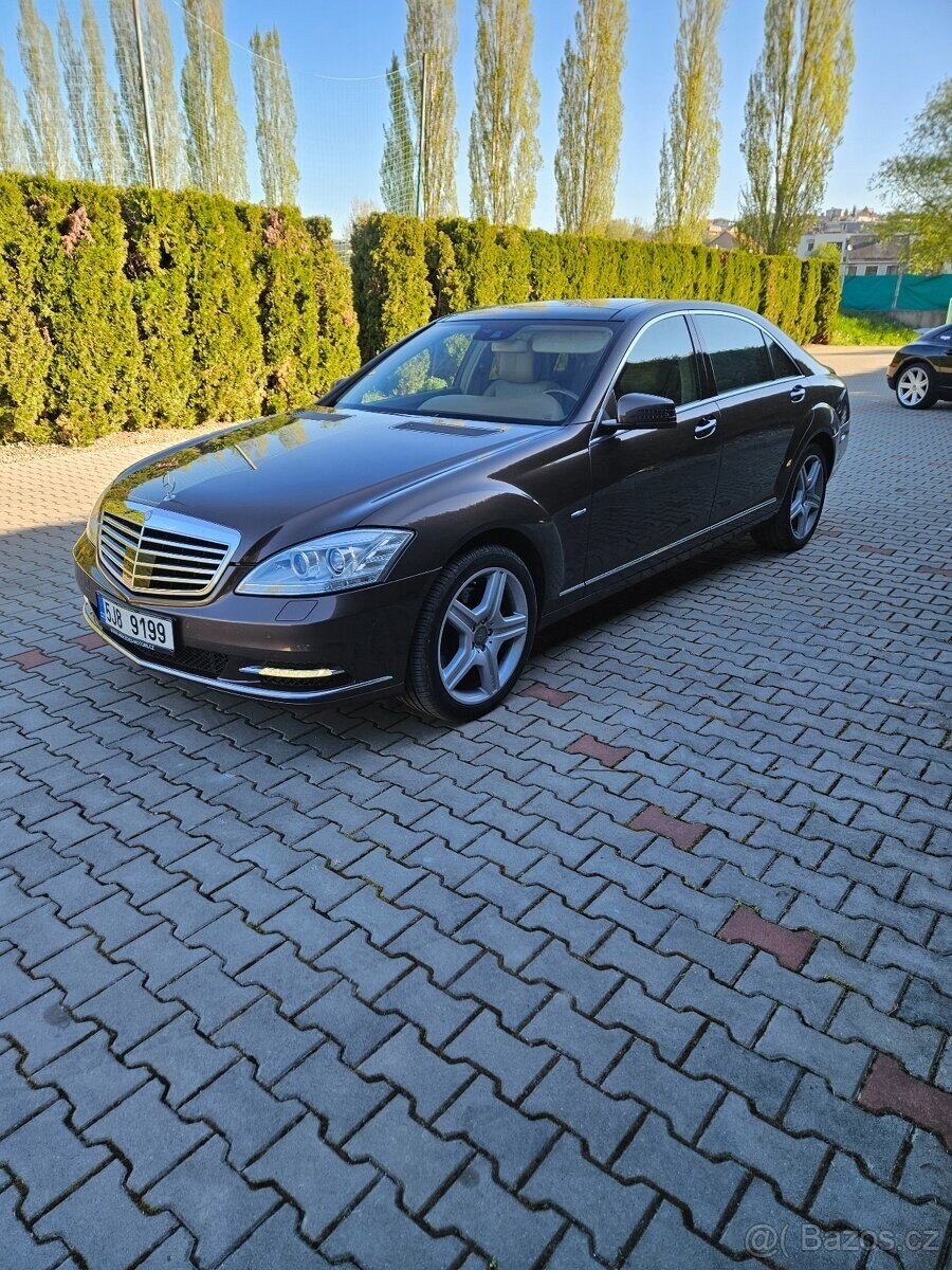 Mercedes-Benz Ostatní Sedan / Limuzína 0,0 0