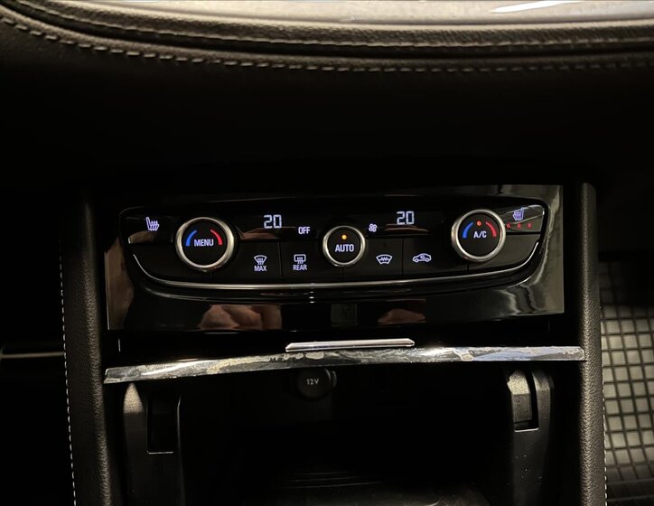 Opel Grandland X SUV / Terénní 1,2 l 96 kw