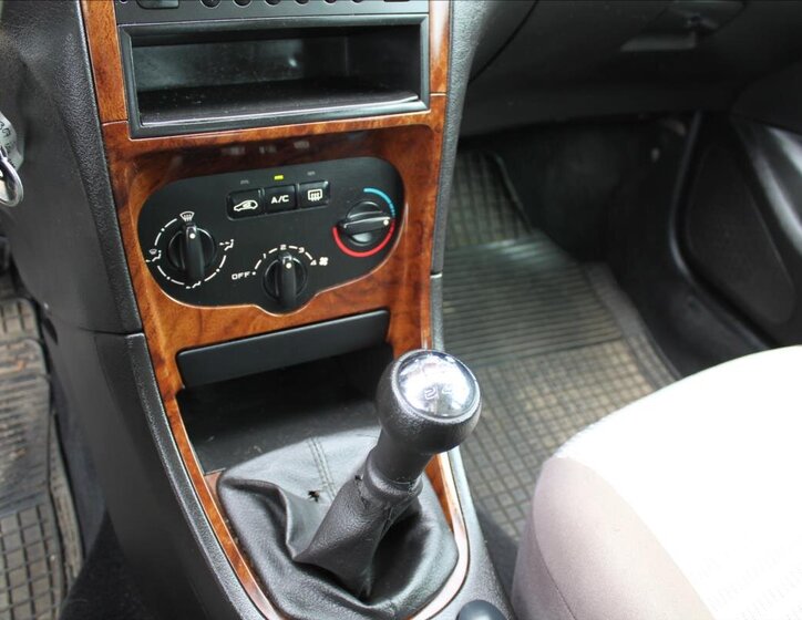 Peugeot 307 Hatchback 1,6 l 80 kw