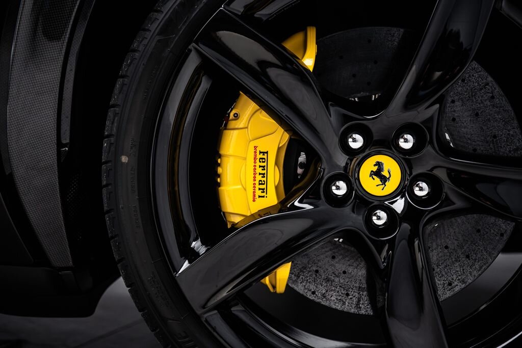 Ferrari Ostatní SUV / Terénní 6,5 l 529 kw