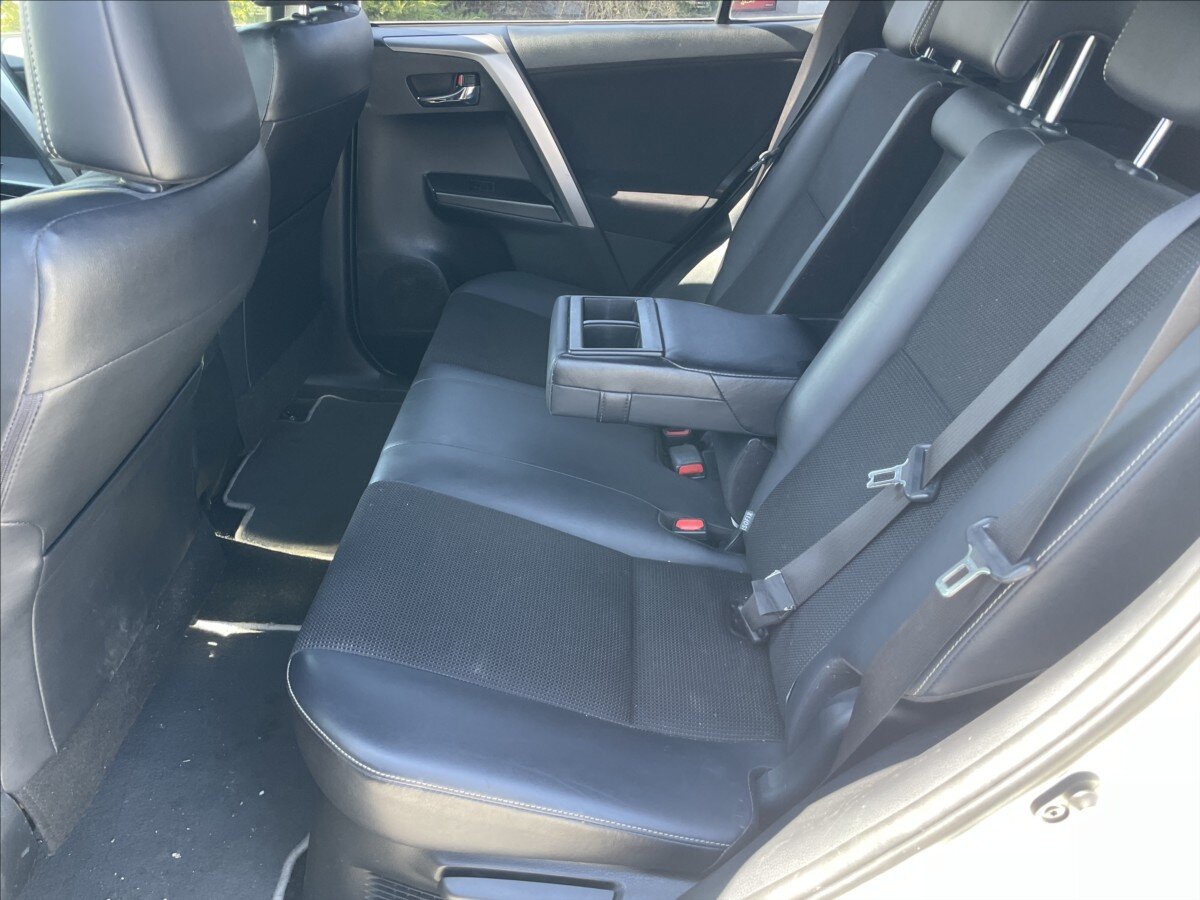 Toyota RAV4 SUV / Terénní 2,5 l 145 kw