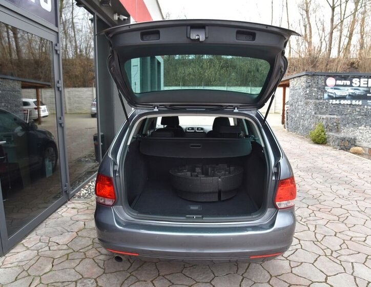 Volkswagen Golf Kombi 1,6 l 77 kw