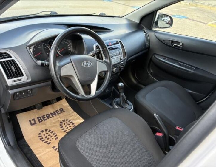 Hyundai i20 9