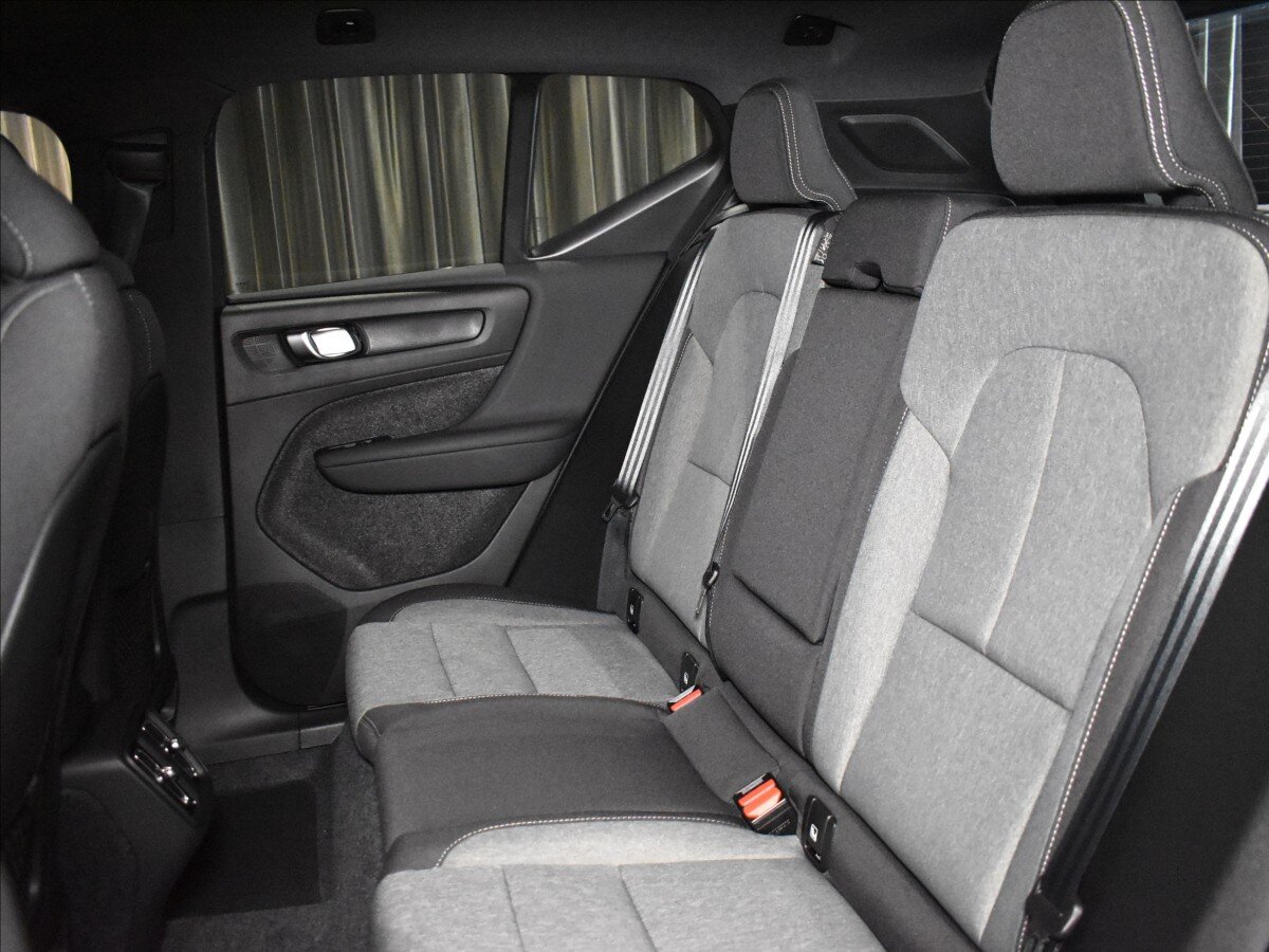 Volvo XC40 SUV / Terénní 2,0 l 120 kw