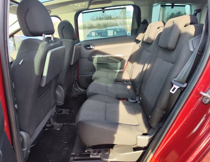 Peugeot 5008 MPV 2,0 l 120 kw