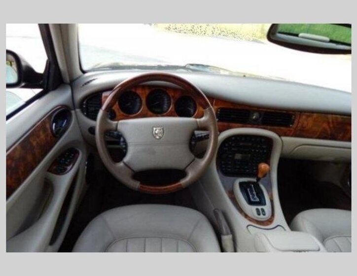 Jaguar XJ8 Sedan 0,0 209 kw
