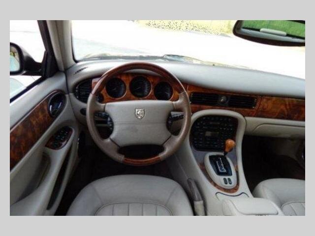 Jaguar XJ8 Sedan 0,0 209 kw