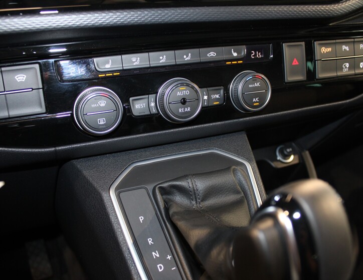 Volkswagen Multivan 10