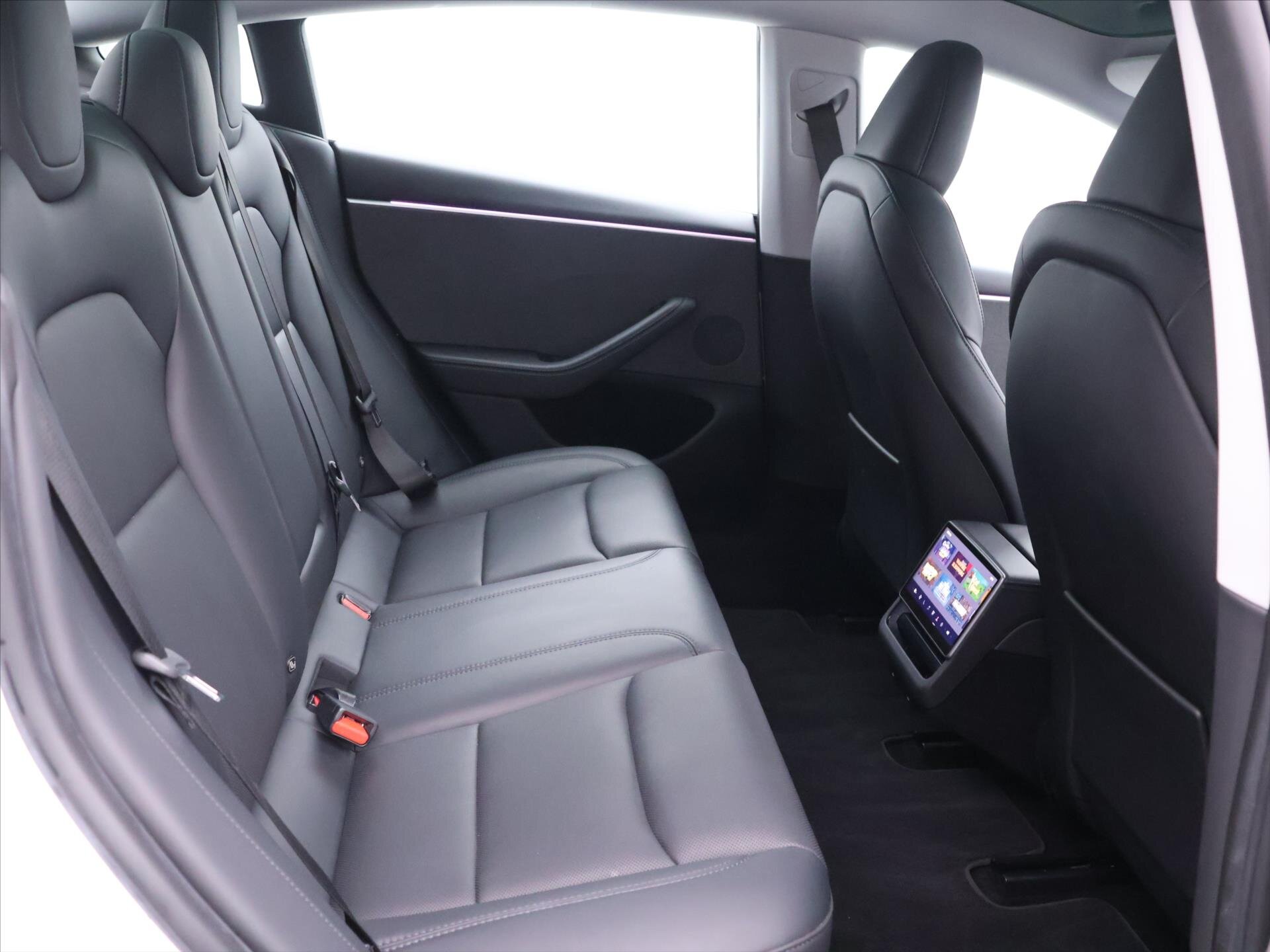 Tesla Model 3 Sedan / Limuzína 0,0 208 kw