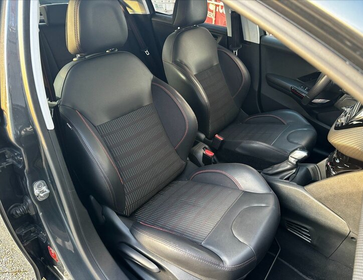 Peugeot 208 Hatchback 1,2 l 81 kw