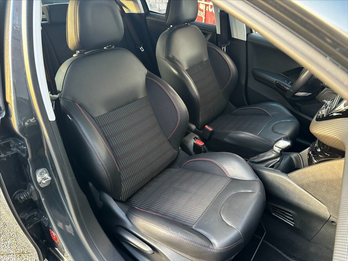 Peugeot 208 Hatchback 1,2 l 81 kw