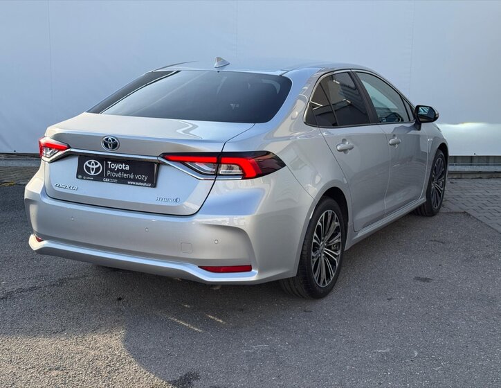Toyota Corolla Sedan / Limuzína 1,8 l 72 kw