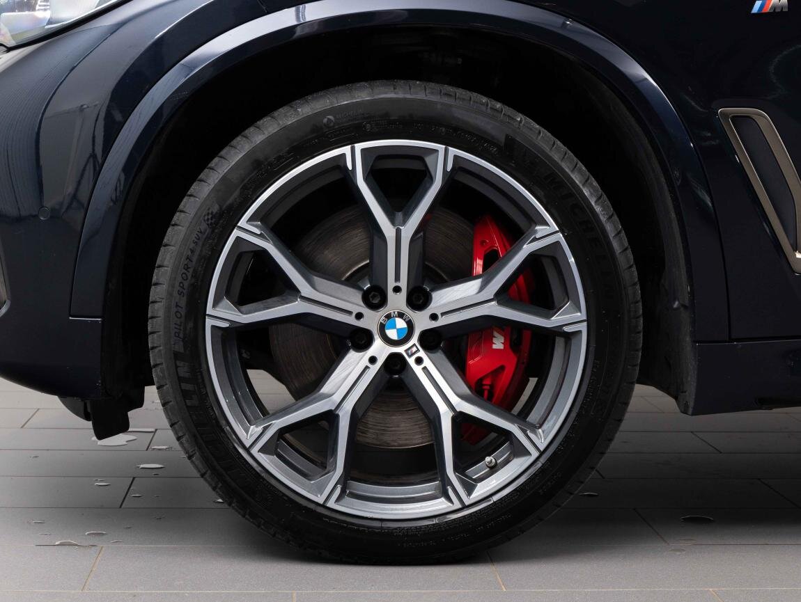 BMW X5 SUV 4,4 l 390 kw