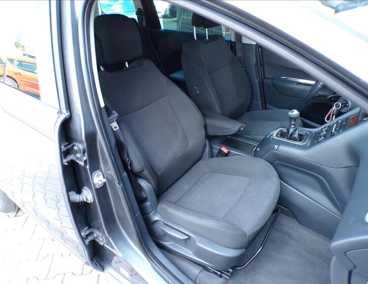 Peugeot 5008 Kombi 1,6 l 115 kw