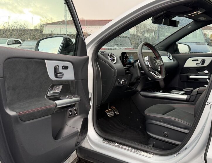 Mercedes-Benz GLA SUV / Terénní 1,3 l 160 kw