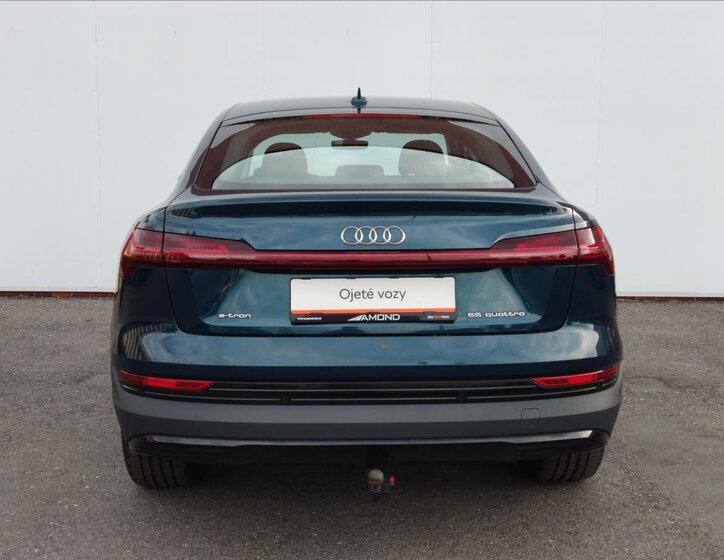 Audi e-tron SUV / Terénní 0,0 300 kw
