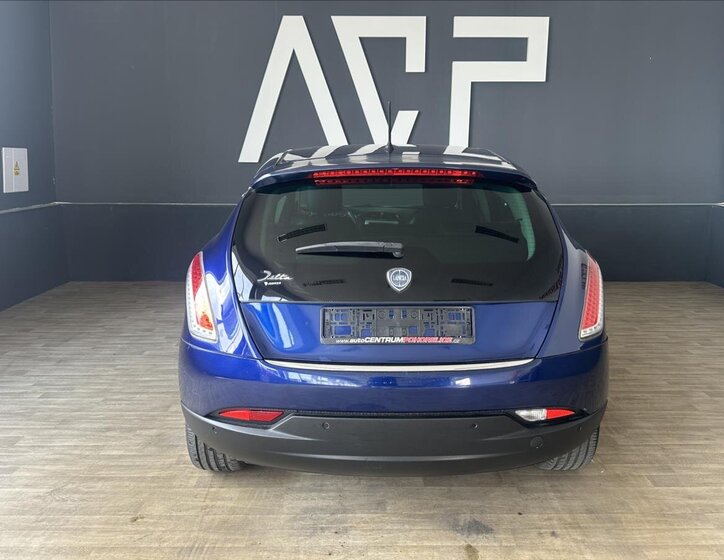 Lancia Delta Hatchback 1,6 l 88 kw