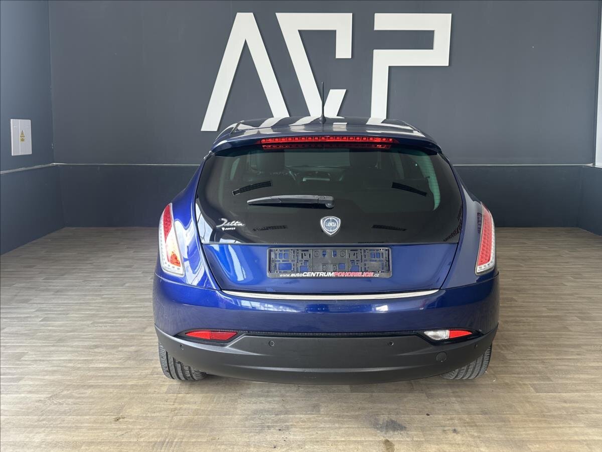 Lancia Delta Hatchback 1,6 l 88 kw