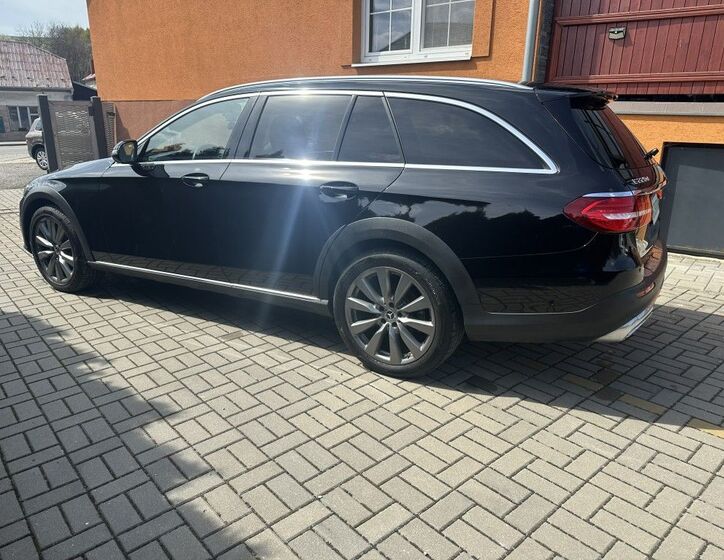 Mercedes-Benz Třídy E 8