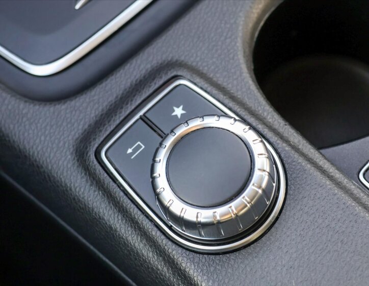 Mercedes-Benz GLA 27