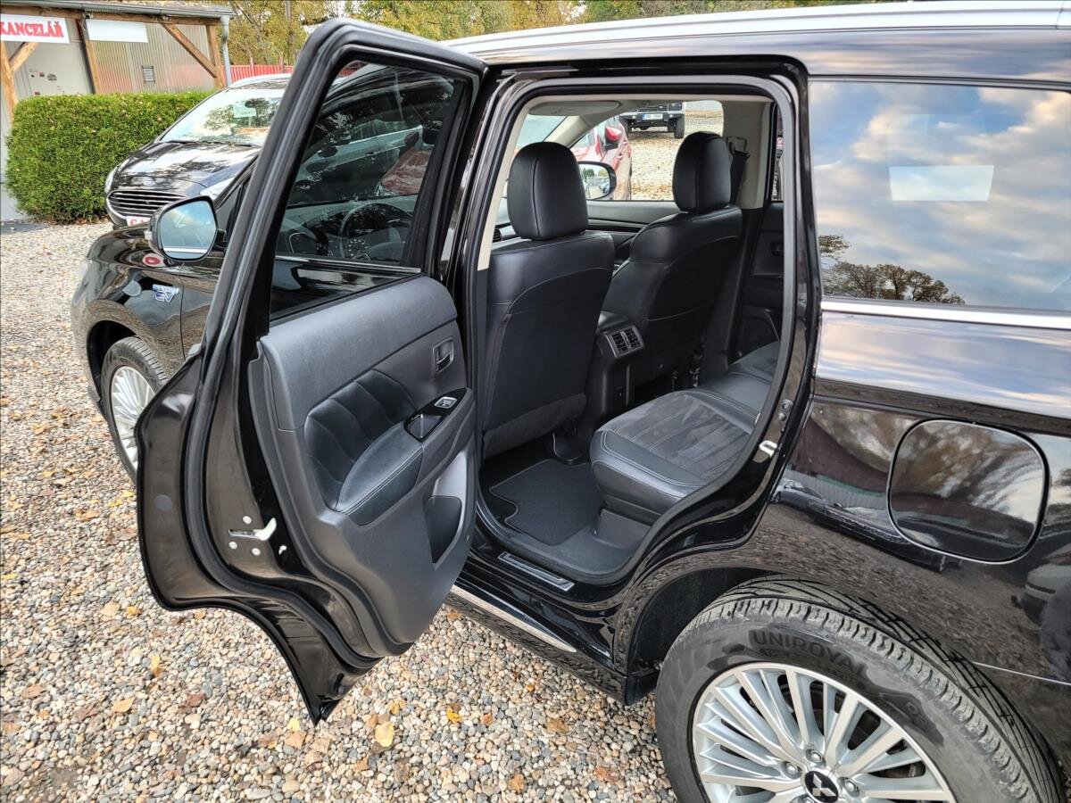 Mitsubishi Outlander SUV / Terénní 2,4 l 165 kw