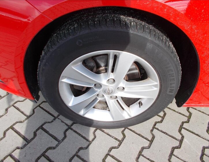 Opel Insignia Hatchback 2,0 l 125 kw