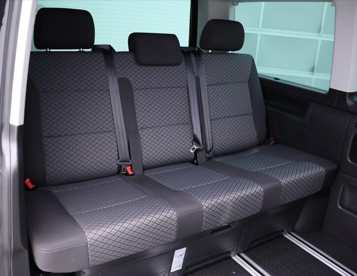 Volkswagen Multivan 14