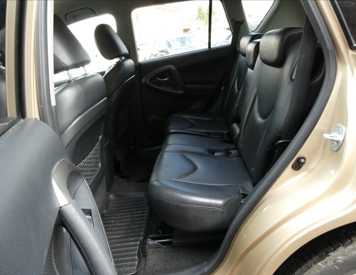 Toyota RAV4 SUV / Terénní 2,2 l 110 kw