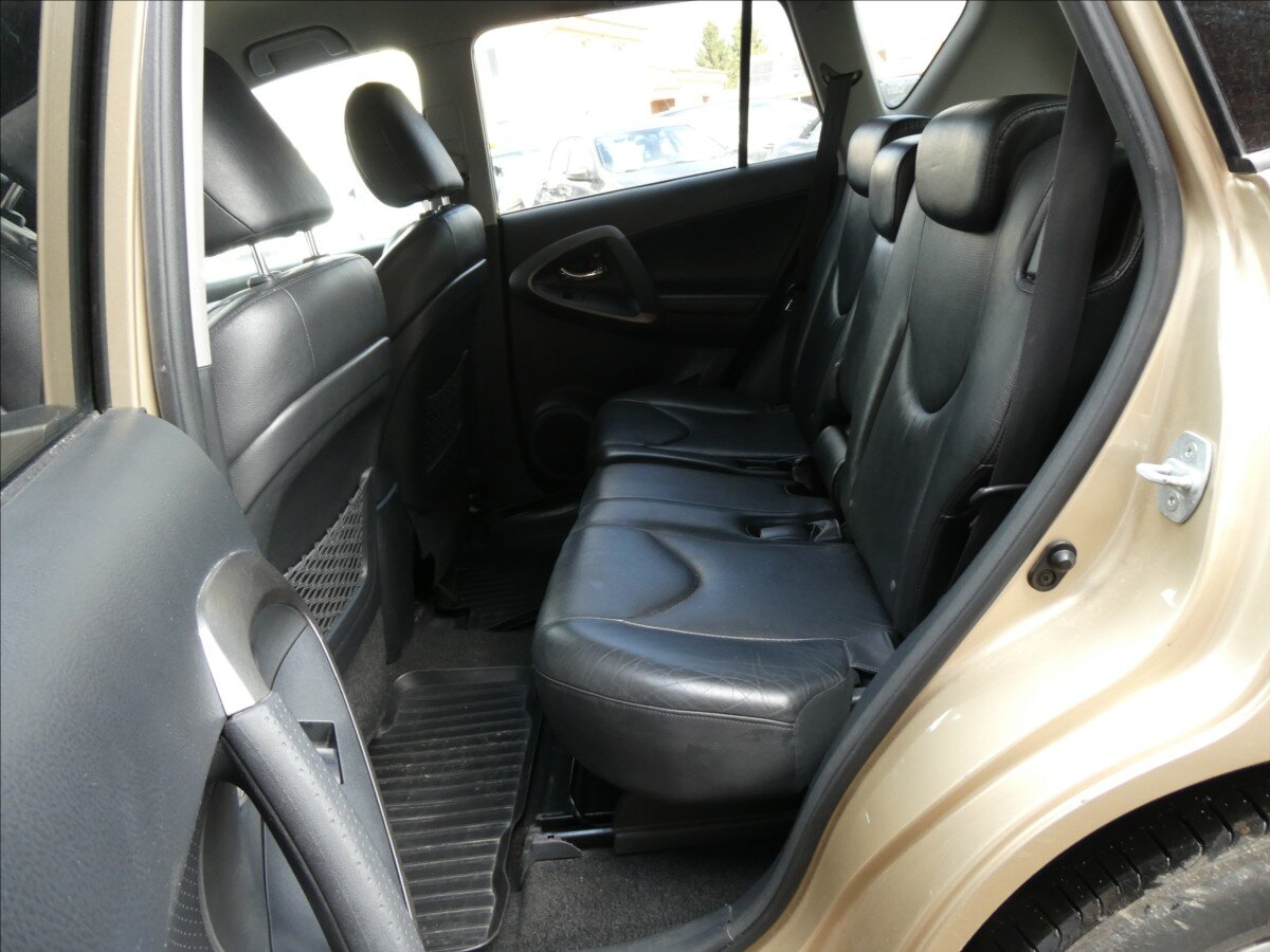 Toyota RAV4 SUV / Terénní 2,2 l 110 kw