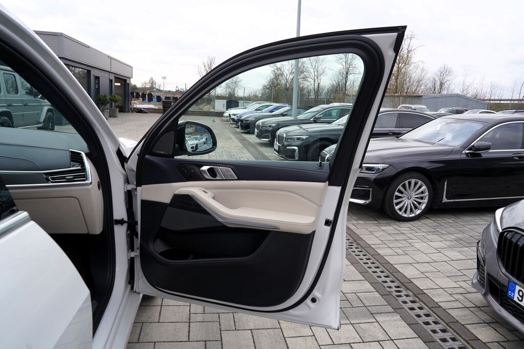 BMW X7 SUV / Terénní 3,0 l 250 kw