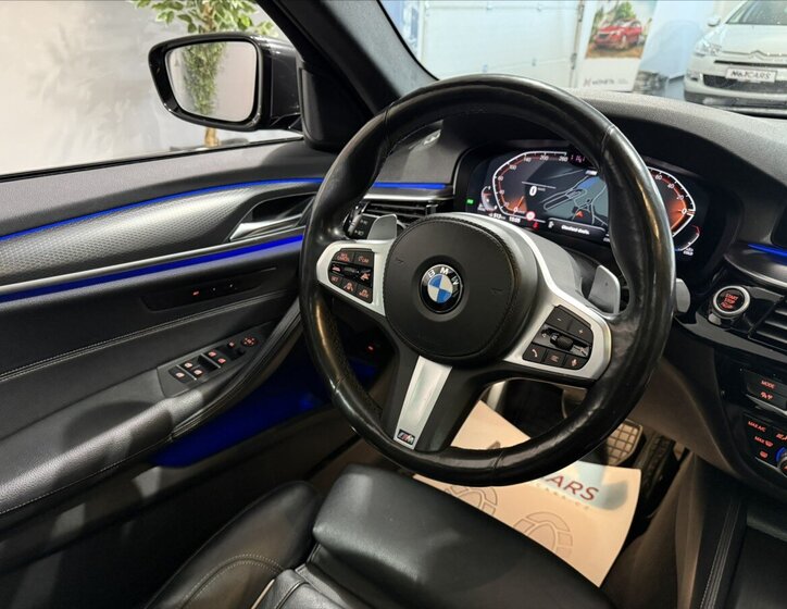 BMW Řada 5 Kombi 3,0 l 210 kw