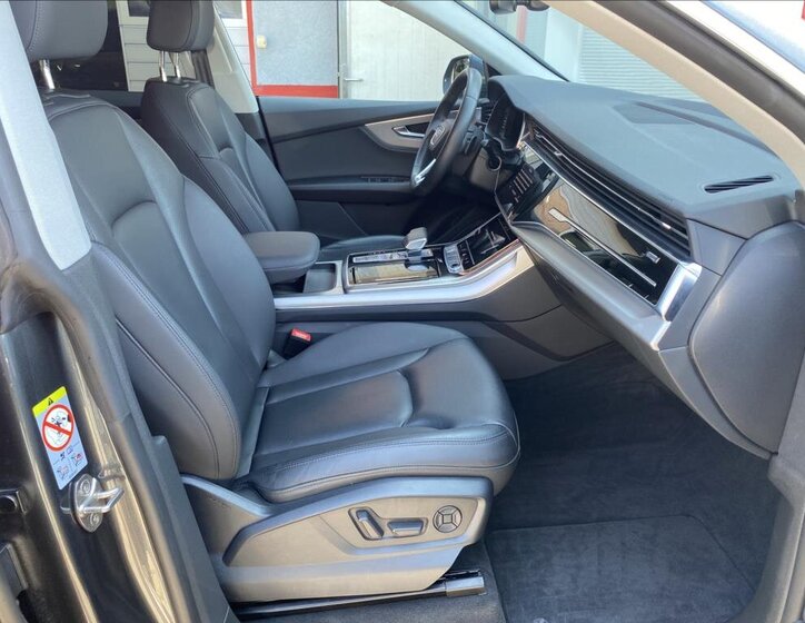 Audi Q8 SUV / Terénní 3,0 l 250 kw