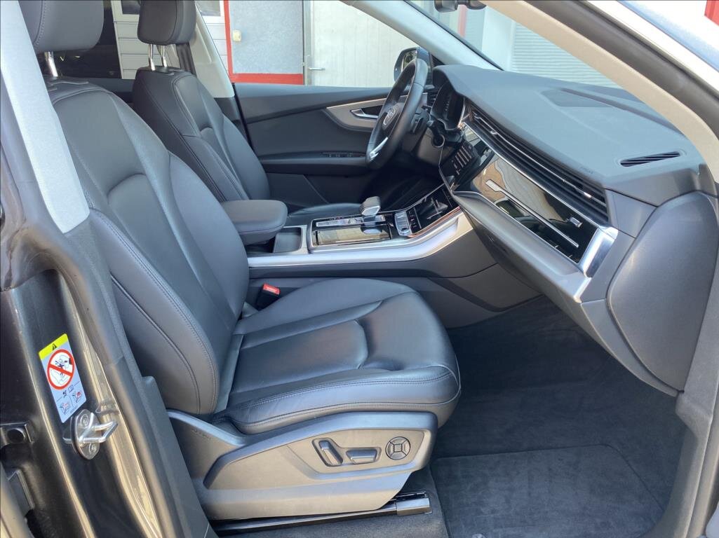 Audi Q8 SUV / Terénní 3,0 l 250 kw