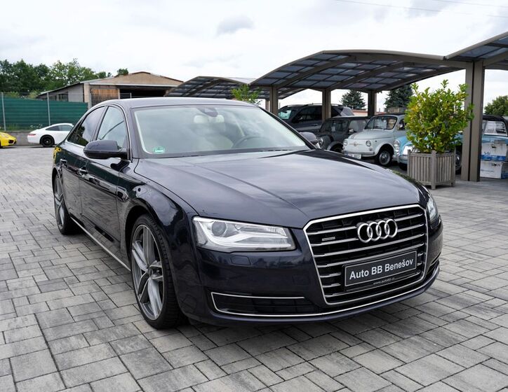 Audi A8 8