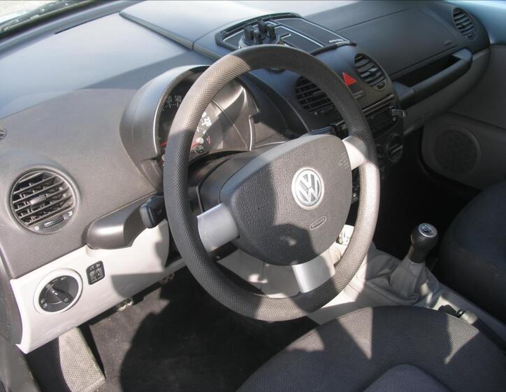 Volkswagen New Beetle 5