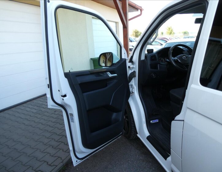 Volkswagen Multivan 19