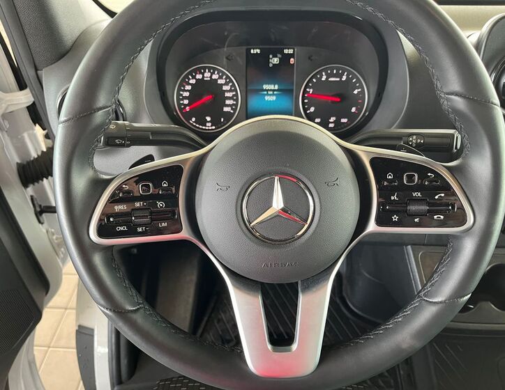 Mercedes-Benz Sprinter 13
