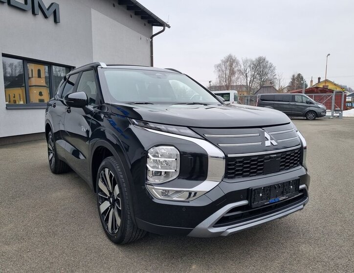 Mitsubishi Outlander SUV 2,4 l 225 kw