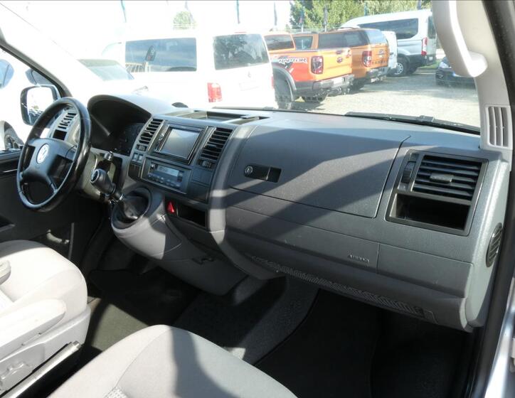 Volkswagen Caravelle 27