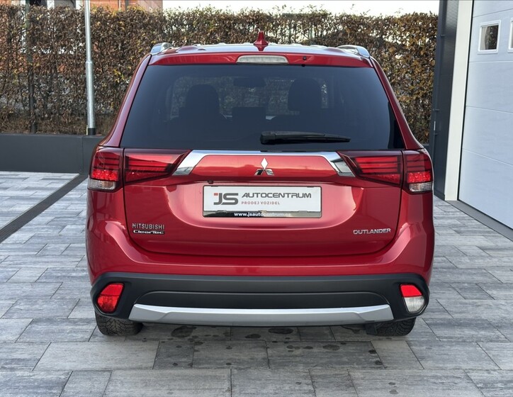 Mitsubishi Outlander 6