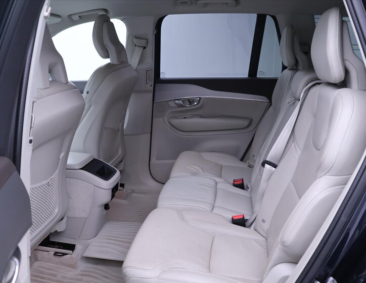 Volvo XC90 SUV / Terénní 2,0 l 165 kw