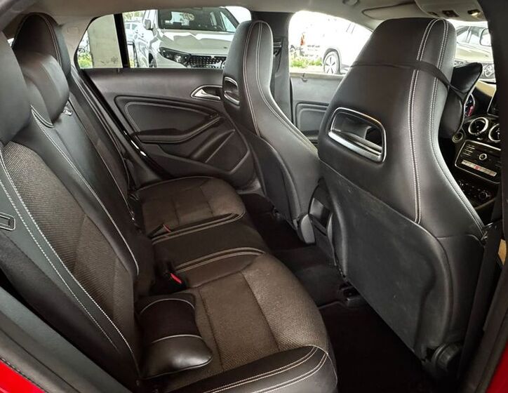 Mercedes-Benz CLA 12