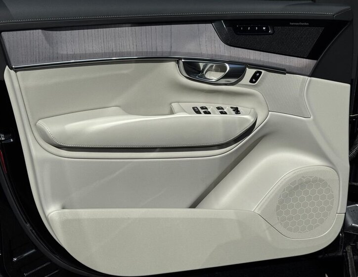 Volvo XC90 SUV / Terénní 2,0 l 335 kw