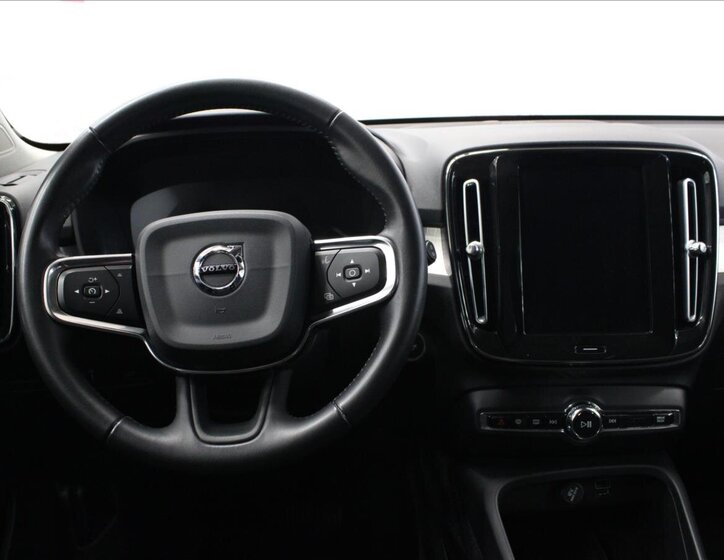 Volvo XC40 SUV / Terénní 2,0 l 182 kw