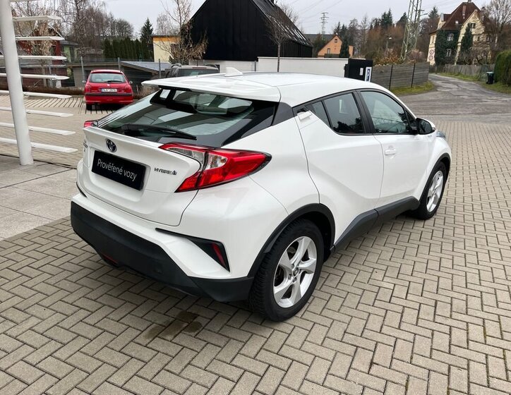 Toyota C-HR 6