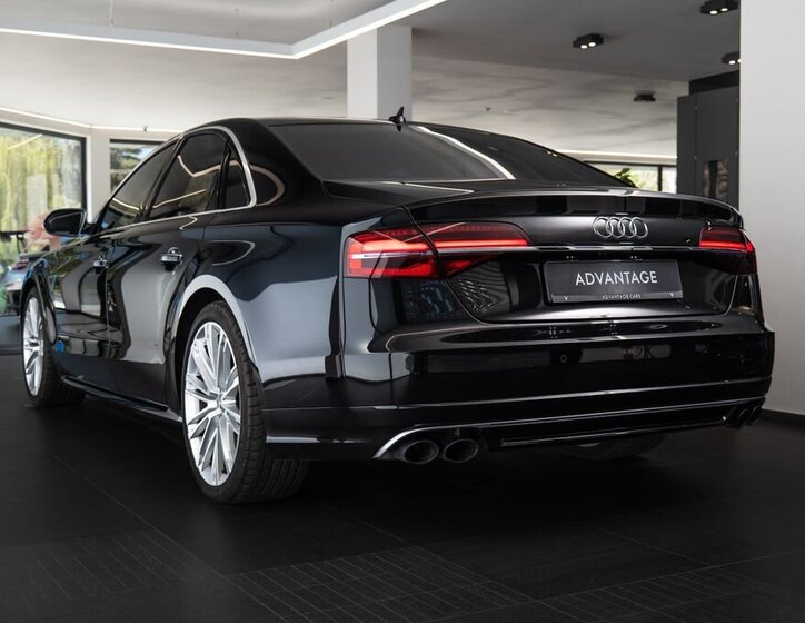 Audi S8 Sedan / Limuzína 4,0 l 382 kw